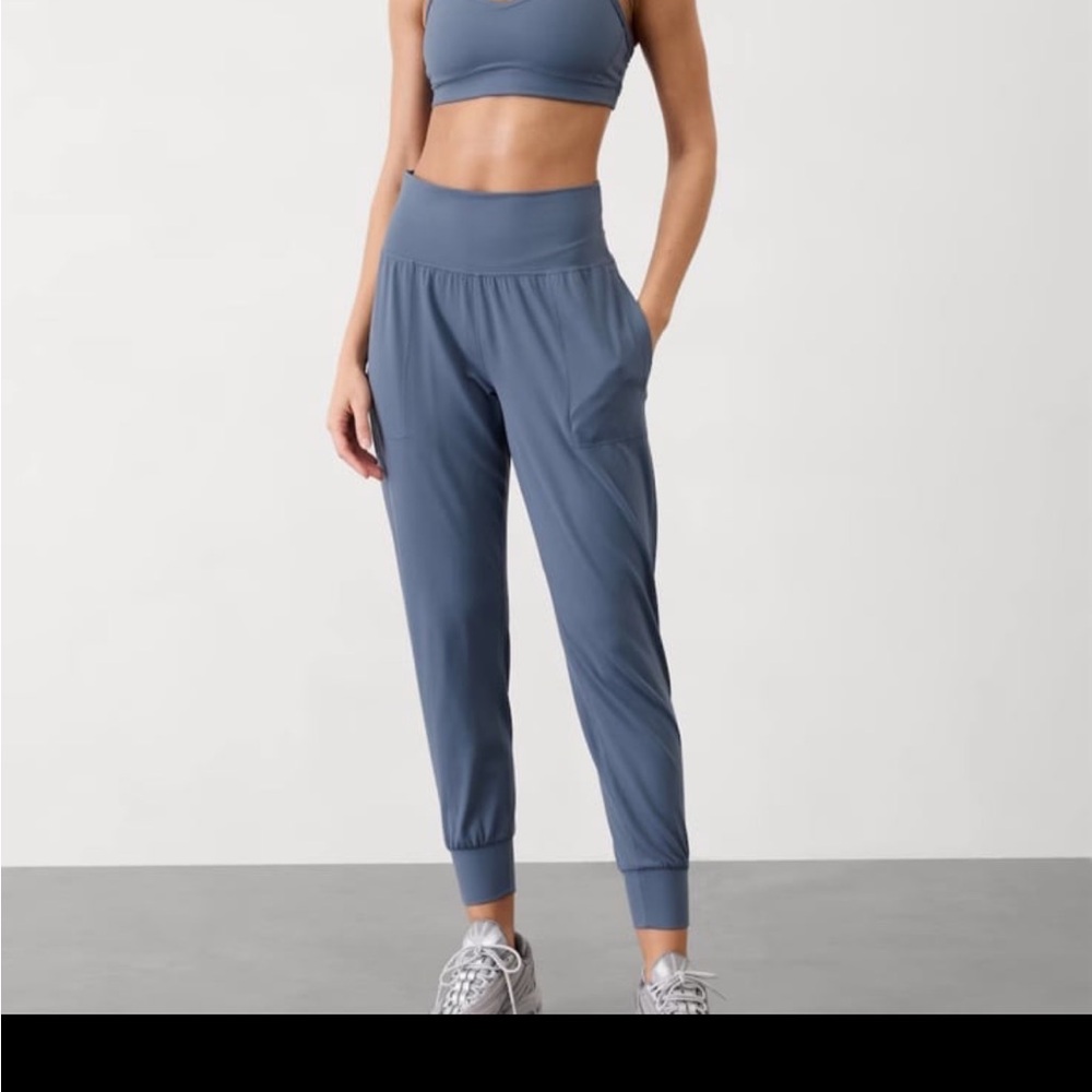 Athleta Salutation Jogger in Powervita